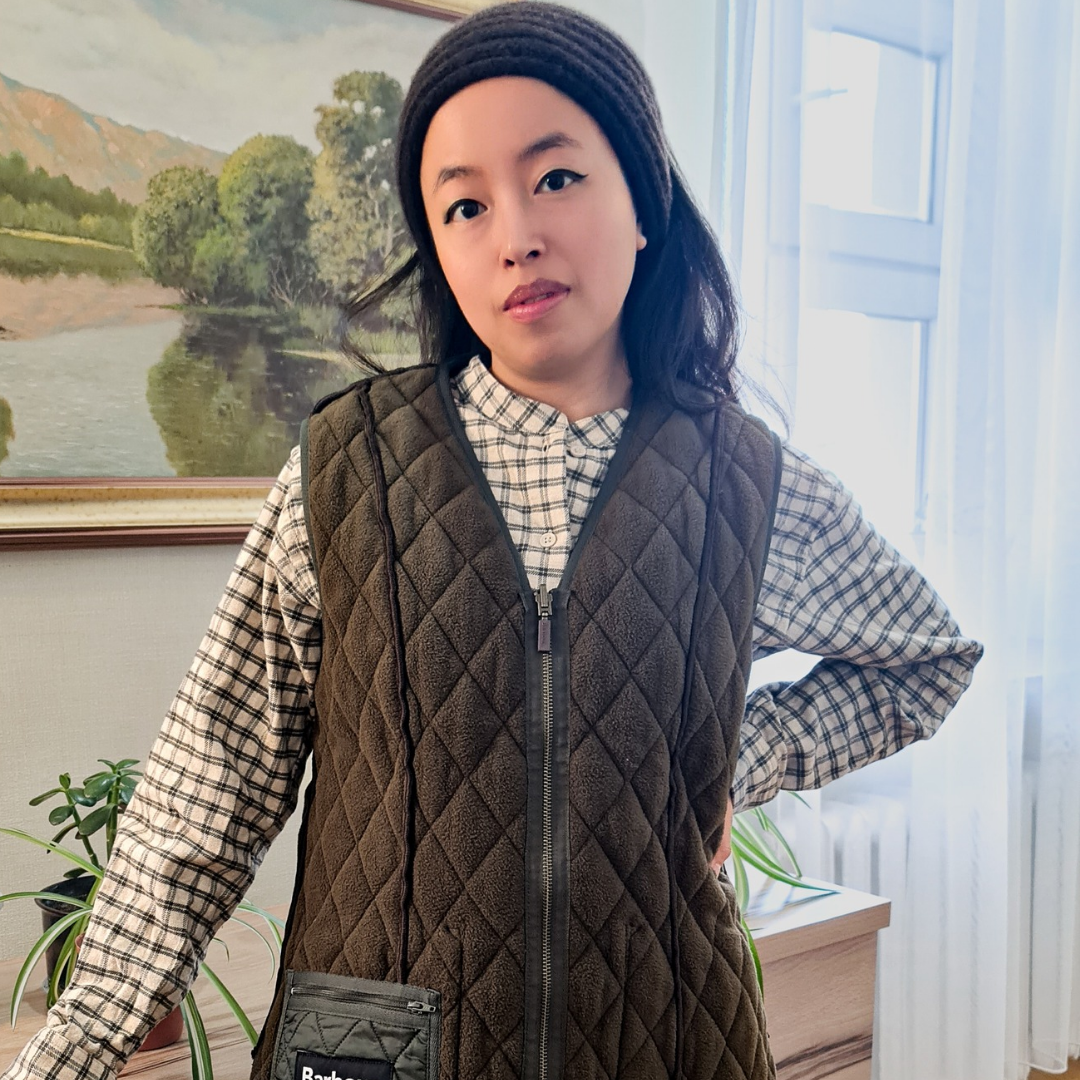 Diamond Quilted Reversible Vest in Dark Olive / Deep Brown