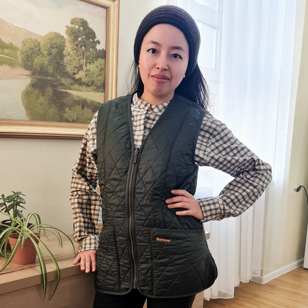 Diamond Quilted Reversible Vest in Dark Olive / Deep Brown